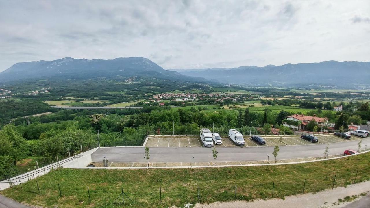 Apartma In Soba Vipavski Kriz Ajdovščina Exteriör bild